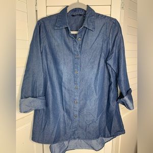 Life Styles blue Jean shirt button down women’s medium